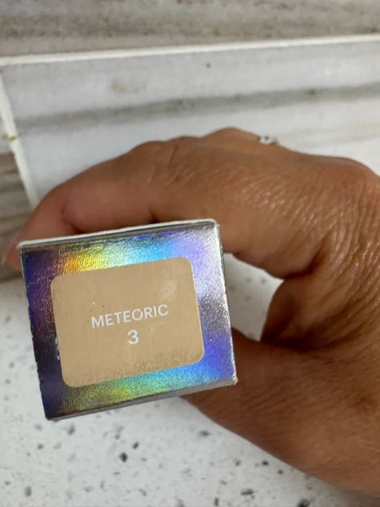 BECCA Light Shifter Accent in Silver Holographic Finish - Picture 2 of 5